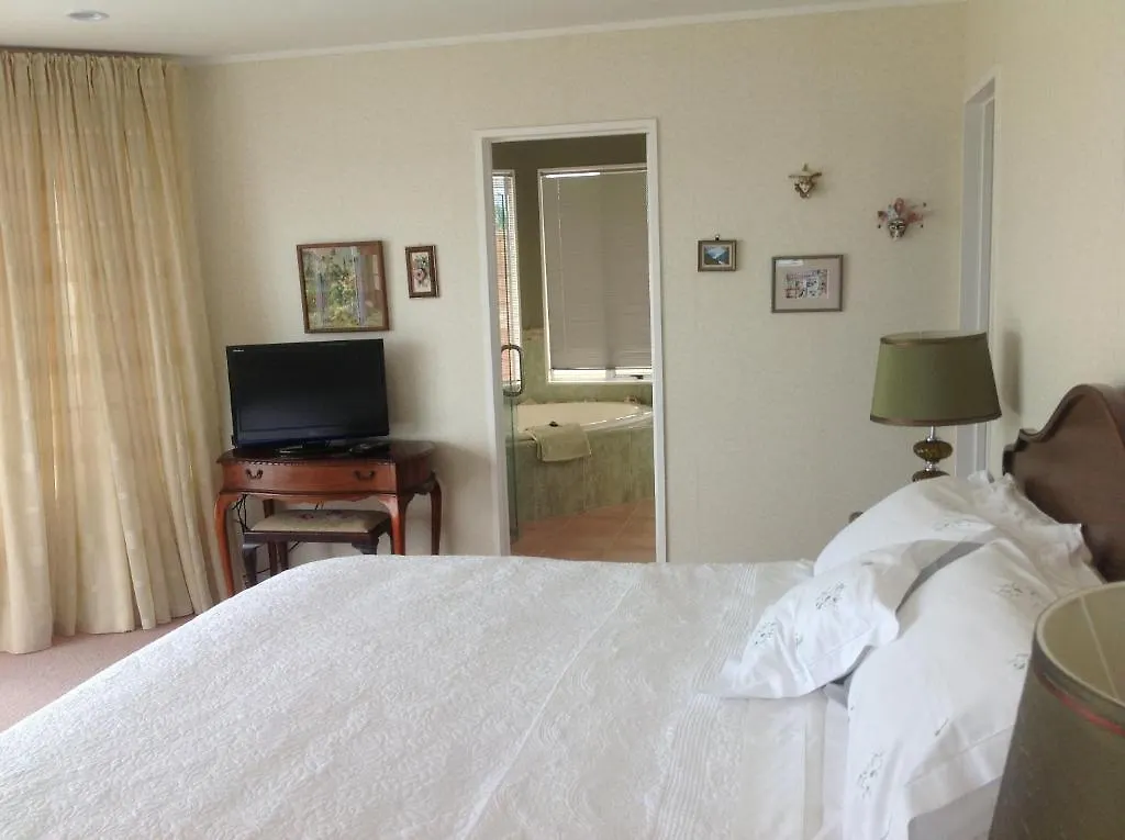 Acacia Bay Lakefront B&B Taupo Bed & Breakfast